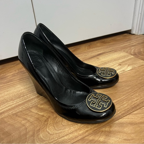 Tory Burch Shoes - Tory Burch Patent Leather Wedges – Size 8.5 – Classic Logo Medallion